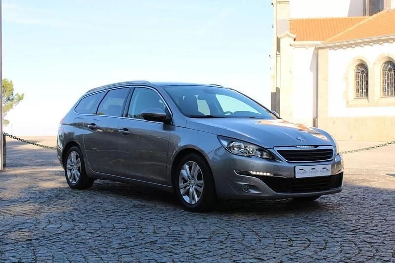 Cinzento platina Usado 2015 Peugeot 308 Allure Carrinha | € 9.990 (Bom preço) - Imagem 1/4