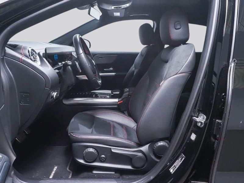 Preto Usado 2023 Mercedes EQA300 AMG SUV | € 41.499 (Preço justo) - Imagem 1/4