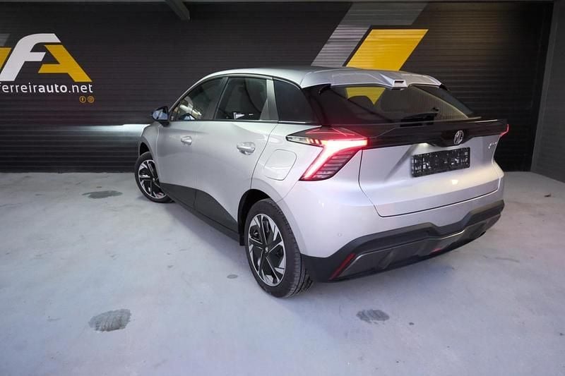 Usado MG MG4 EV 125 kW (170 HP) 2024 Cinza Citadino