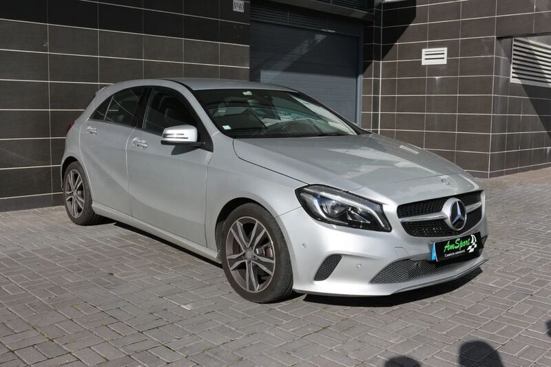 Cinza Usado 2016 Mercedes A180 Style | € 16.490 (Preço justo) - Imagem 1/4