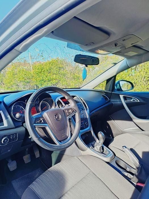 Usado Opel Astra 95 HP (69 kW) 2010