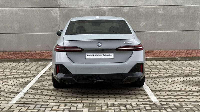 Usado BMW 530e Comfort Edition 299 HP (219 kW) 2024 Cinza brooklyn metalizado Sedan