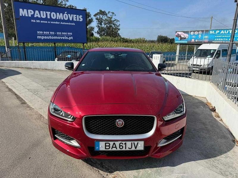Vermelho Usado 2018 Jaguar XE Sedan | € 21.900 (Preço elevado) - Imagem 1/4