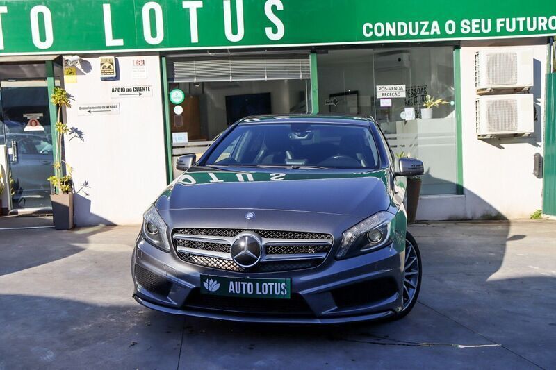 Cinza Usado 2015 Mercedes A200 AMG line | € 21.970 (Preço elevado) - Imagem 1/4