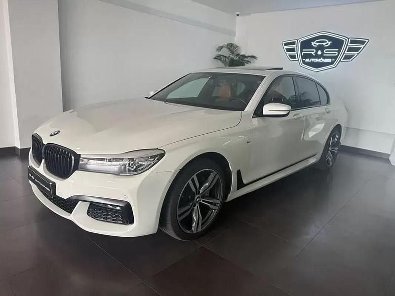 Branco Usado 2017 BMW 730 Sedan | € 39.990 - Imagem 1/4