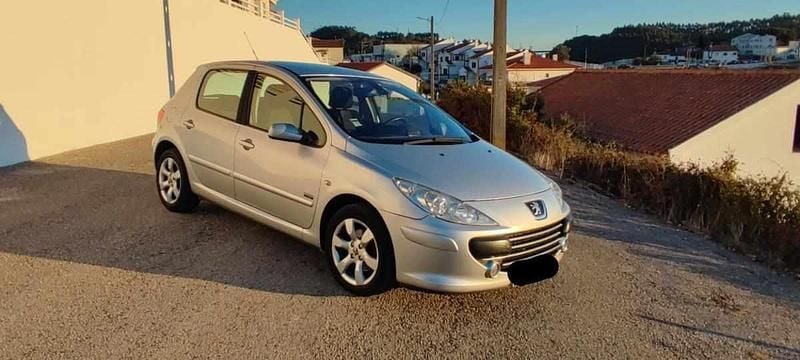 Cinzento Usado 2007 Peugeot 307 Sedan | € 2.990 (Preço justo) - Imagem 1/4