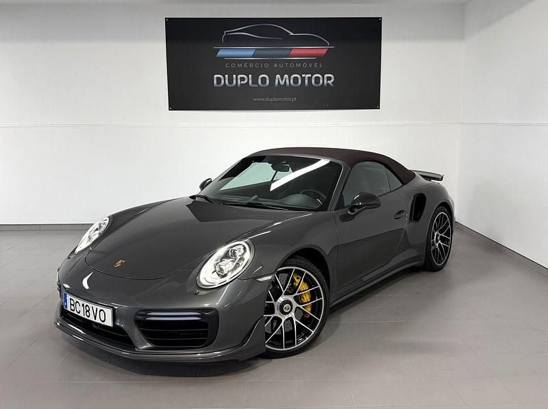 Usado Porsche 911 Turbo S Cabriolet 580 HP (426 kW) 2017 Cinza Cabrios