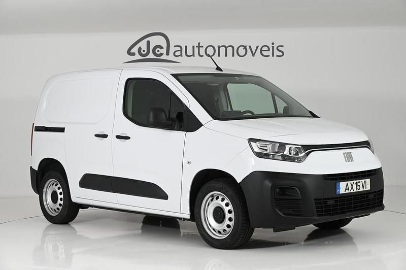 Branco Usado 2023 Fiat Doblò Monovolume | € 18.200 (Preço justo) - Imagem 1/4
