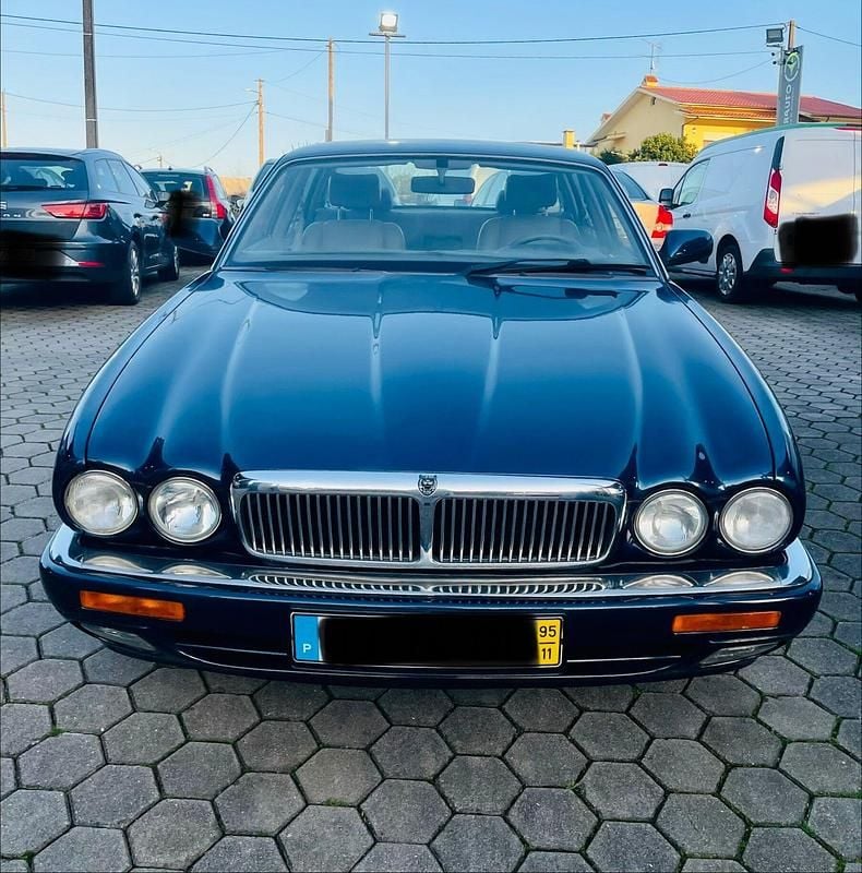 Usado Jaguar XJ Executive 237 HP (174 kW) 1995 Azul Sedan