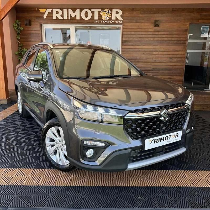 Cinzento Usado 2023 Suzuki SX4 S-Cross SUV | € 25.990 - Imagem 1/4