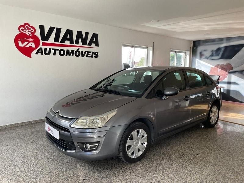 Cinzento Usado 2010 Citroën C4 Attraction Citadino | € 4.990 (Bom preço) - Imagem 1/4