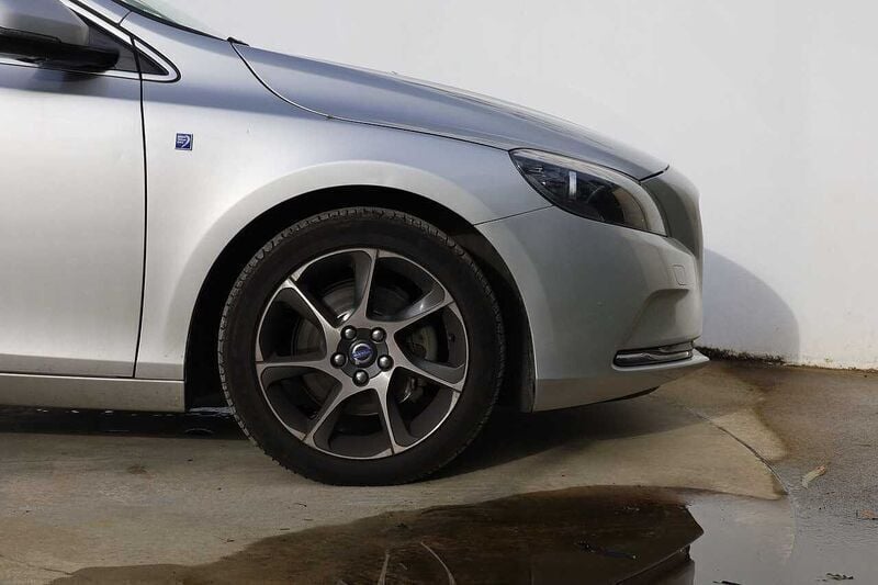Usado Volvo V40 119 HP (87 kW) 2016 Prateado Carrinha