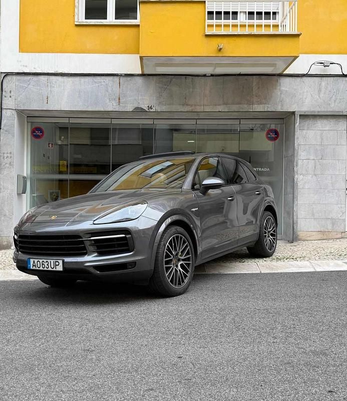 Cinzento Usado 2021 Porsche Cayenne SUV | € 79.900 (Bom preço) - Imagem 1/4