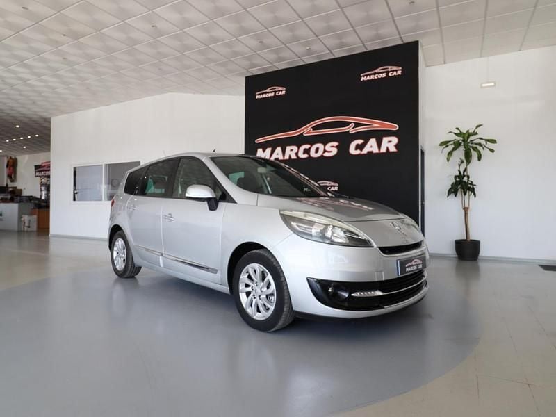 Cinzento Usado 2012 Renault Grand Scénic III Monovolume | € 11.400 - Imagem 1/4
