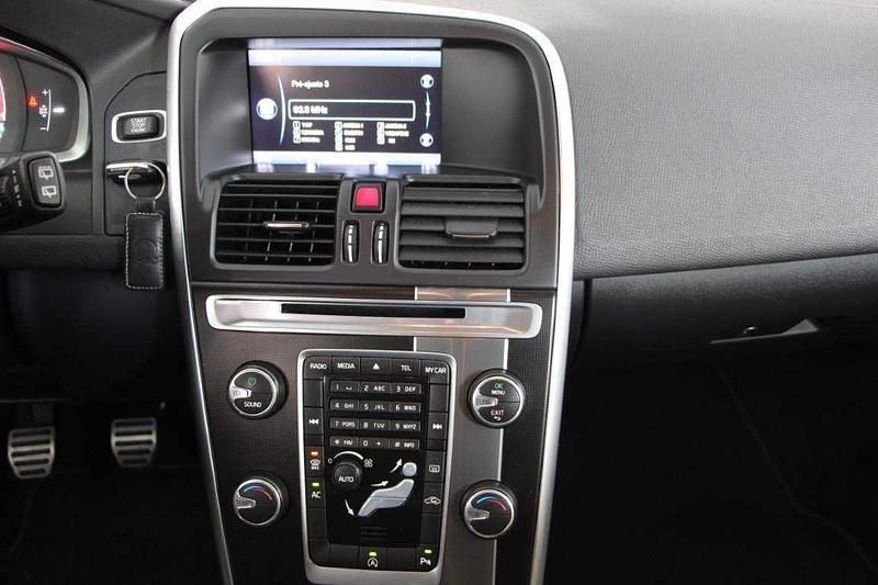 Usado Volvo XC60 163 HP (119 kW) 2014 Preto SUV