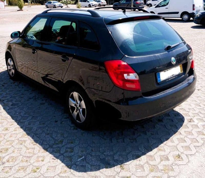 Usado 2012 Skoda Fabia Family Citadino | € 2.999 - Imagem 1/4