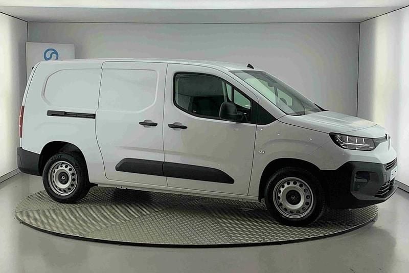 Branco Novo 2025 Citroën Berlingo Monovolume | € 24.935 - Imagem 1/4