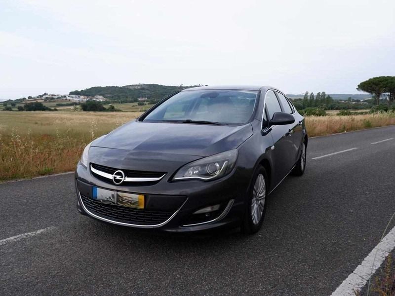 Cinzento Usado 2012 Opel Astra Citadino | € 7.000 (Preço justo) - Imagem 1/4