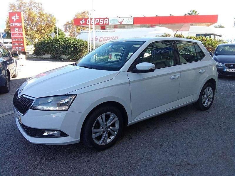 Usado Skoda Fabia 75 HP (55 kW) 2019 Branco Citadino