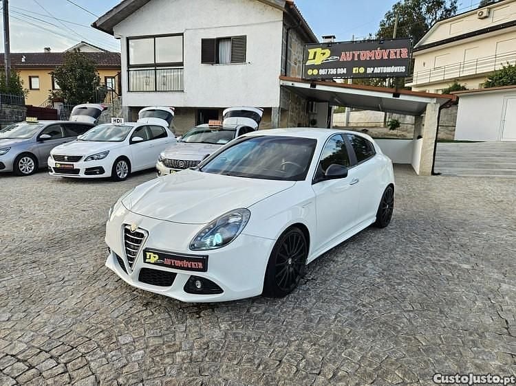 Branco Usado 2011 Alfa Romeo Giulietta Citadino | € 7.500 (Bom preço) - Imagem 1/1