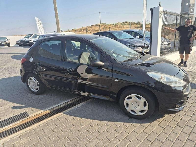 Usado Peugeot 206 60 HP (44 kW) 2010 Preto
