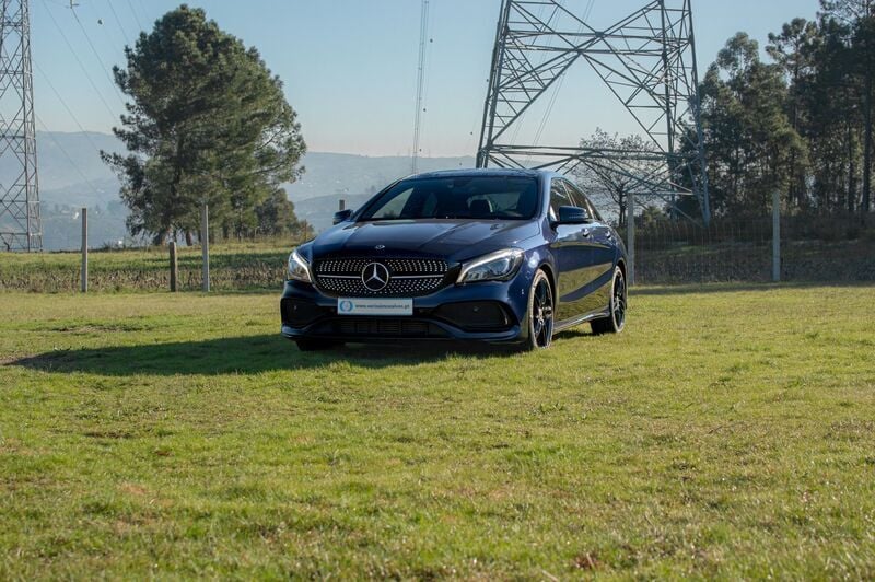 Azul Usado 2018 Mercedes CLA180 AMG line Sedan | € 26.500 (Preço elevado) - Imagem 1/4