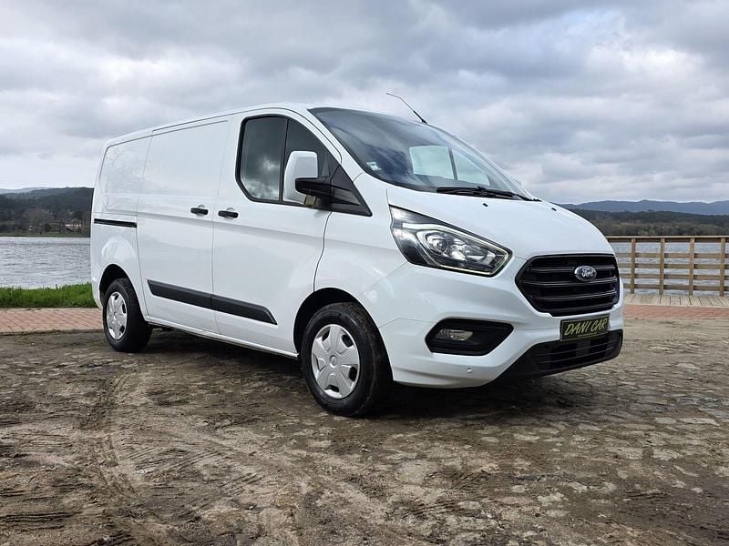 Usado Ford Transit Limited 130 HP (95 kW) 2018 Branco