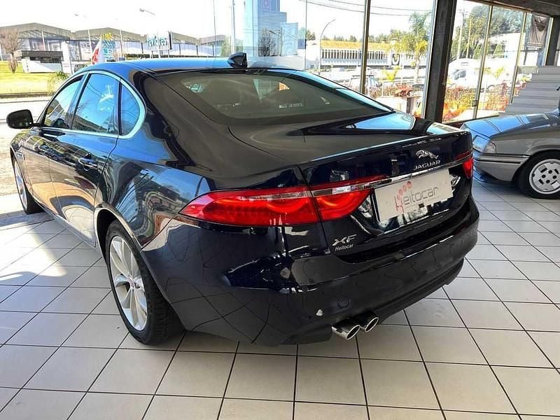 Azul Usado 2017 Jaguar XF Prestige Sedan | € 21.500 - Imagem 1/4