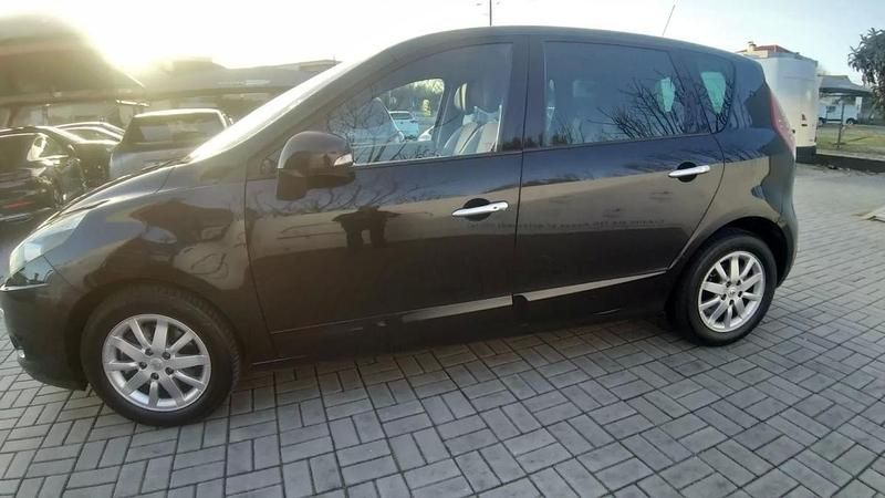 Usado Renault Scénic III 110 HP (80 kW) 2009 Preto Monovolume