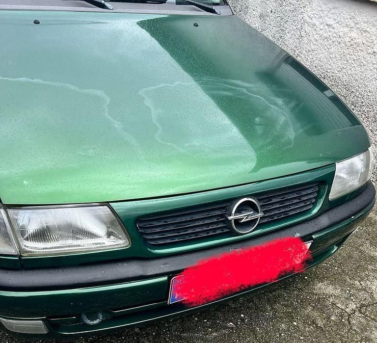 Usado Opel Astra 90 HP (66 kW) 1997 Sedan