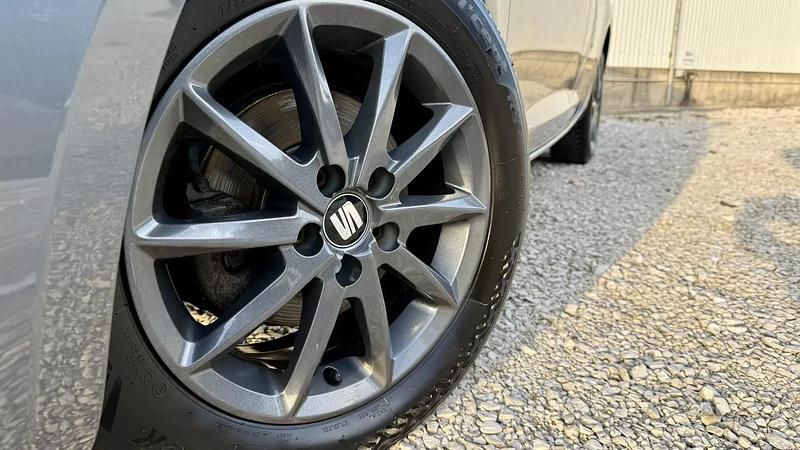 Usado Seat Ibiza ST Style 90 HP (66 kW) 2016 Cinzento platina Carrinha