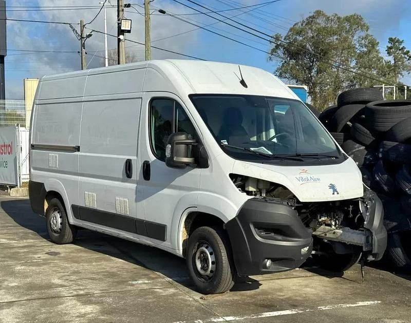 Branco Usado 2021 Peugeot Boxer Premium Van | € 7.940 - Imagem 1/4