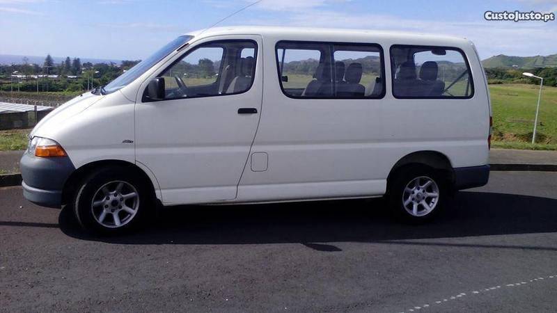 Vendido Toyota HiAce 9 LUGARES - - Carros usados para venda