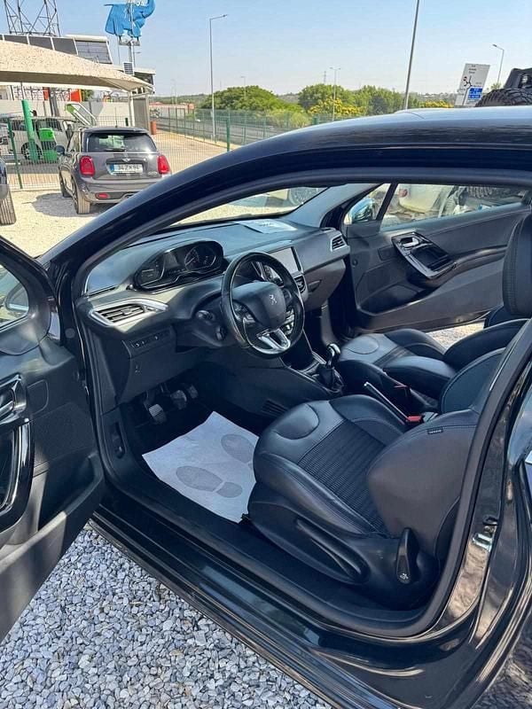 Usado Peugeot 208 Allure 82 HP (60 kW) 2015 Preto Citadino