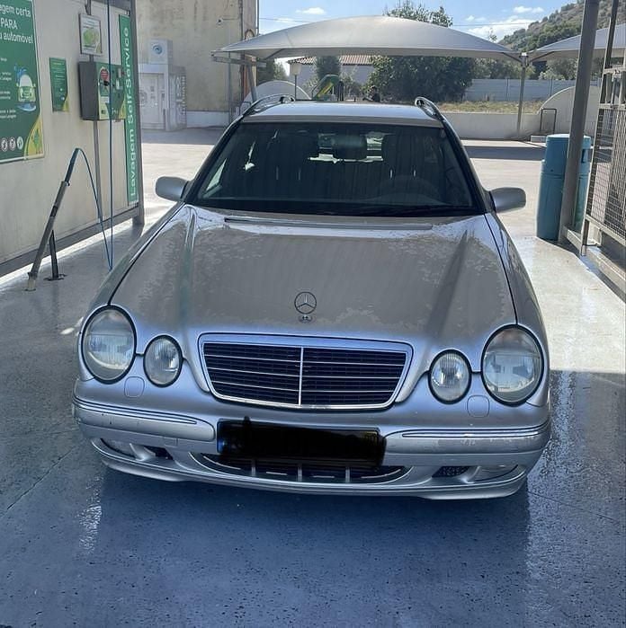 Usado 2000 Mercedes E220 Carrinha | € 4.000 - Imagem 1/4