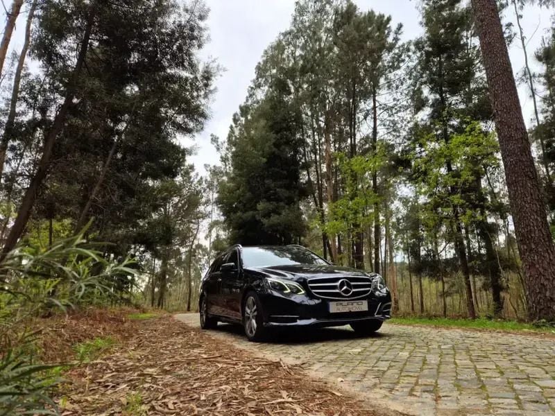 Usado Mercedes E220 Avantgarde 170 HP (125 kW) 2016 Preto Carrinha