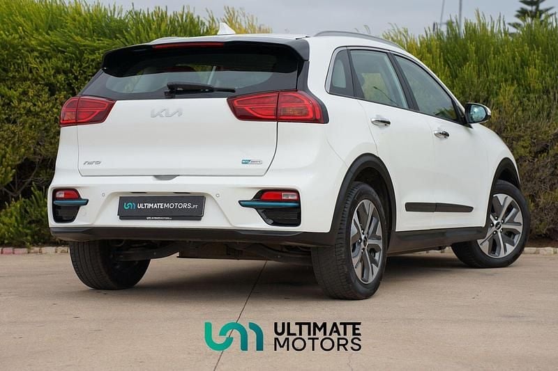 Usado Kia e-Niro 150 kW (204 HP) 2022 Branco SUV