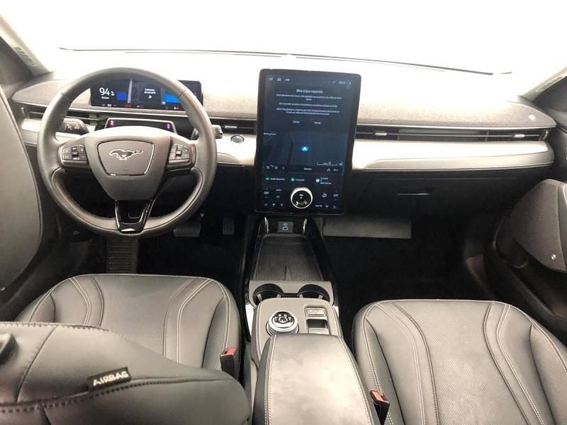 Usado Ford Mustang Mach-E Standard Range 197 kW (269 HP) 2023 Preto SUV