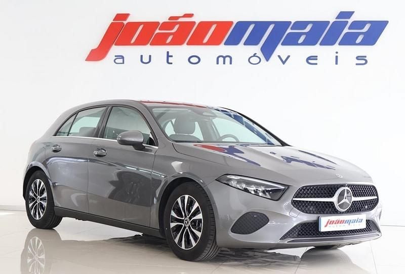 Branco Usado 2024 Mercedes A200 Sedan | € 29.200 (Super Preço) - Imagem 1/4