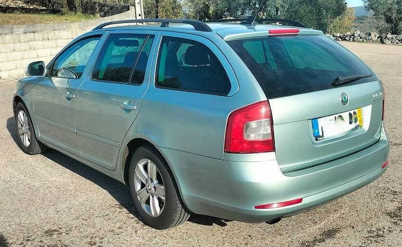 Usado Skoda Octavia GreenLine 105 HP (77 kW) 2010 Cinzento Carrinha