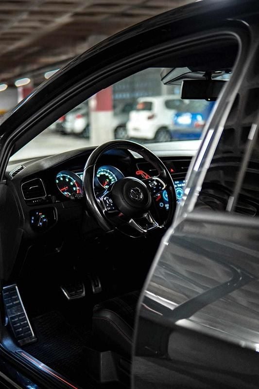 Usado VW Golf VII GTI 230 HP (169 kW) 2016 Cinzento