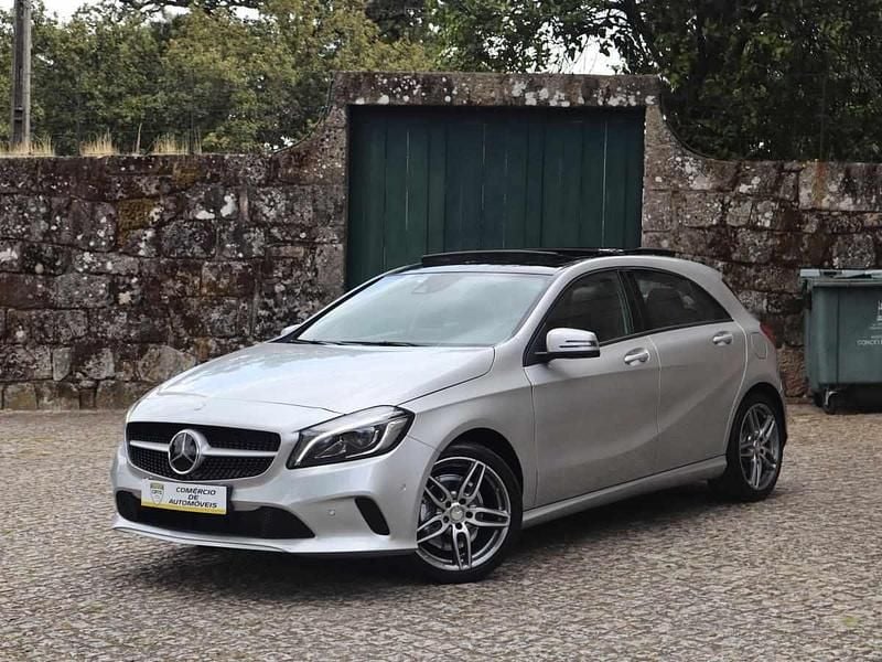 Cinzento Usado 2016 Mercedes A180 Citadino | € 18.490 (Preço justo) - Imagem 1/4