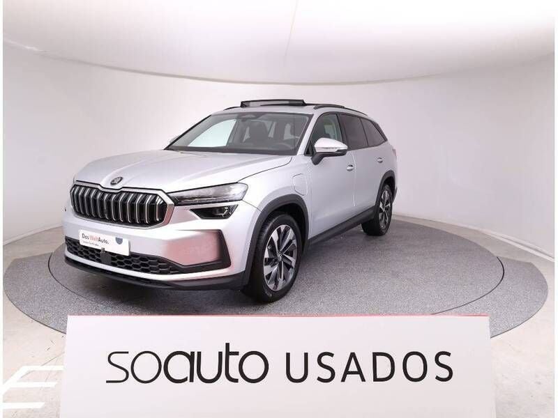 Cinzento Usado 2024 Skoda Kodiaq SUV | € 38.990 - Imagem 1/4