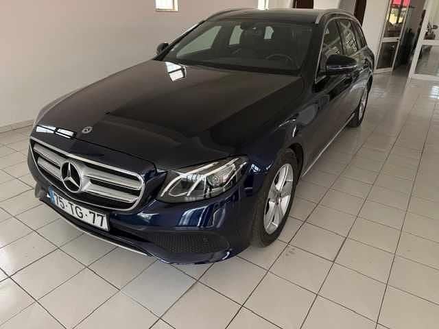Usado Mercedes E220 194 HP (142 kW) 2017 Azul Carrinha