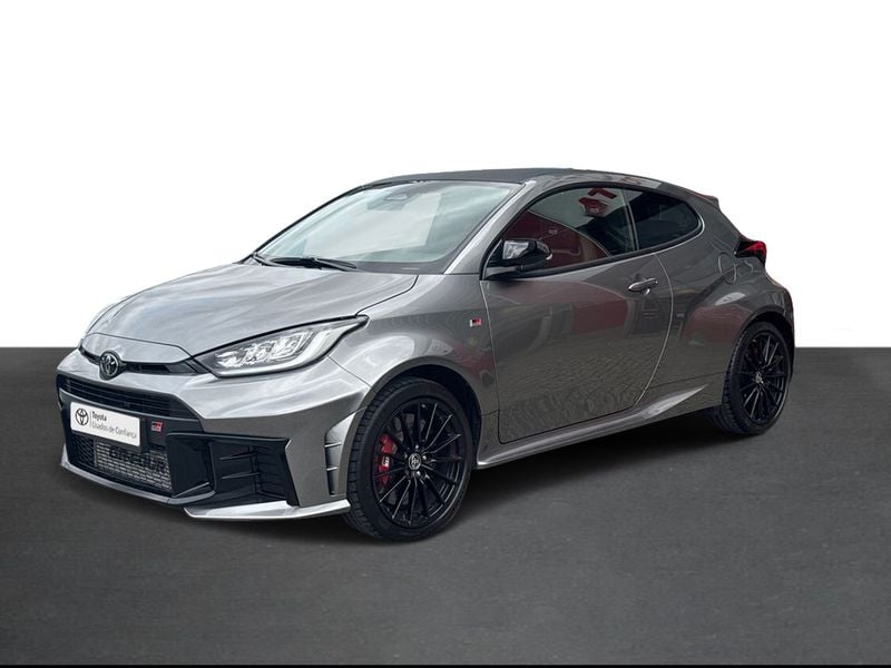 Cinza (pintura metalizada especial) Usado 2024 Toyota Yaris | € 62.500 - Imagem 1/4
