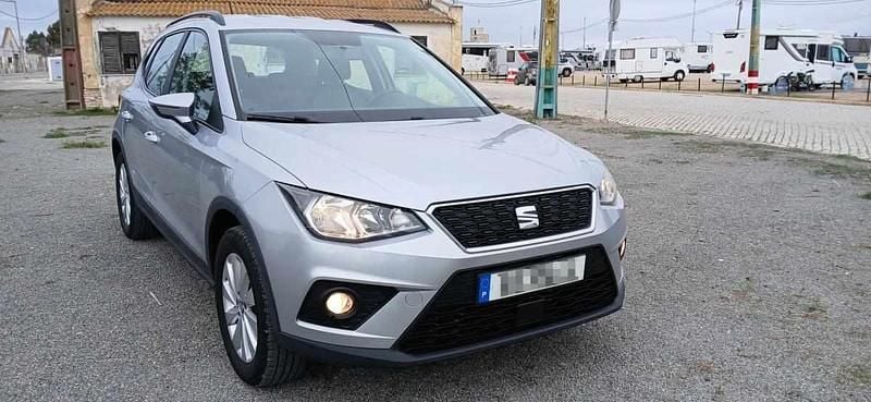 Cinzento Usado 2019 Seat Arona SUV | € 14.990 (Preço justo) - Imagem 1/4