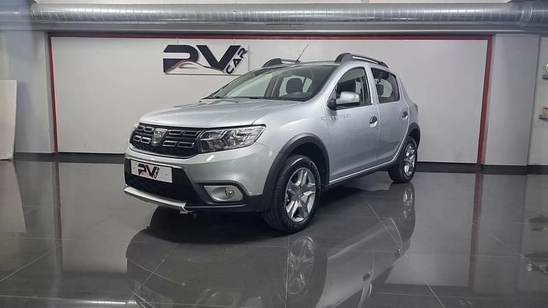 Cinzento Usado 2021 Dacia Sandero Stepway Citadino | € 13.990 (Bom preço) - Imagem 1/4