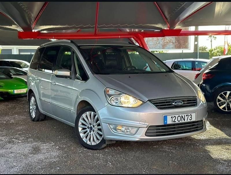 Cinza Usado 2014 Ford Galaxy Titanium Monovolume | € 12.950 - Imagem 1/4