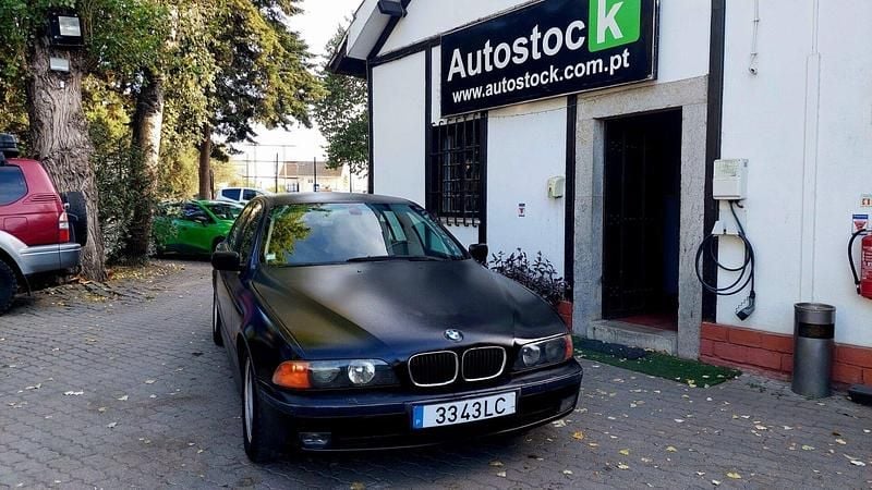 Preto Usado 1998 BMW 525 Sedan | € 2.000 - Imagem 1/4