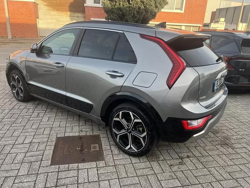 Usado Kia Niro 141 HP (103 kW) 2024 Cinzento SUV